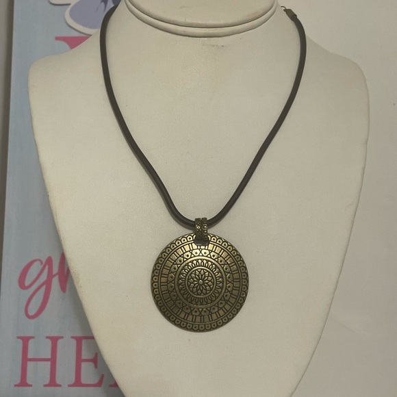 NEW YORK FASHION NECKLACE - Picture 7 of 9